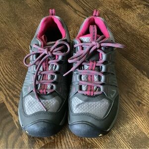KEEN Women's Oakridge Gray/Pink Waterproof Hiking Shoes Size 8.5M